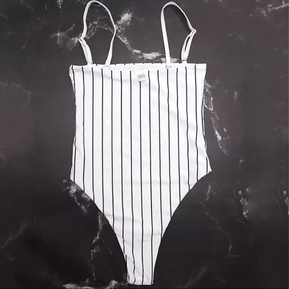 NEW 🤩 One piece black white striped monokini - Picture 3 of 3
